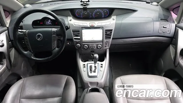 KG Mobility Korando — интерьер