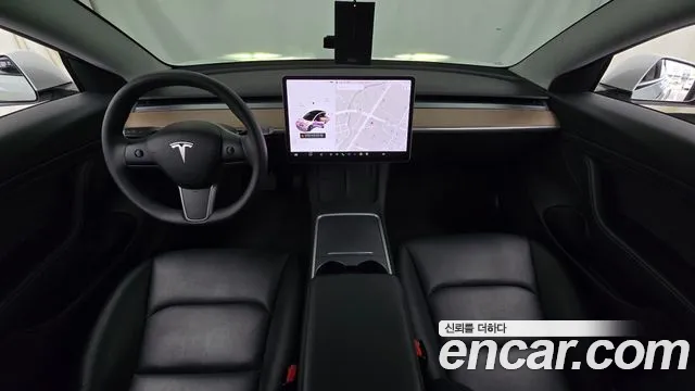 Tesla Model 3 — интерьер