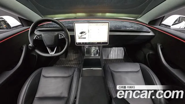 Tesla Model 3 — интерьер