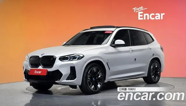 BMW iX3 — экстерьер