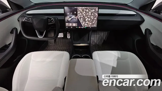 Tesla Model 3 — интерьер