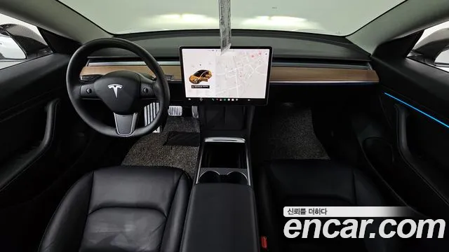 Tesla Model 3 — интерьер