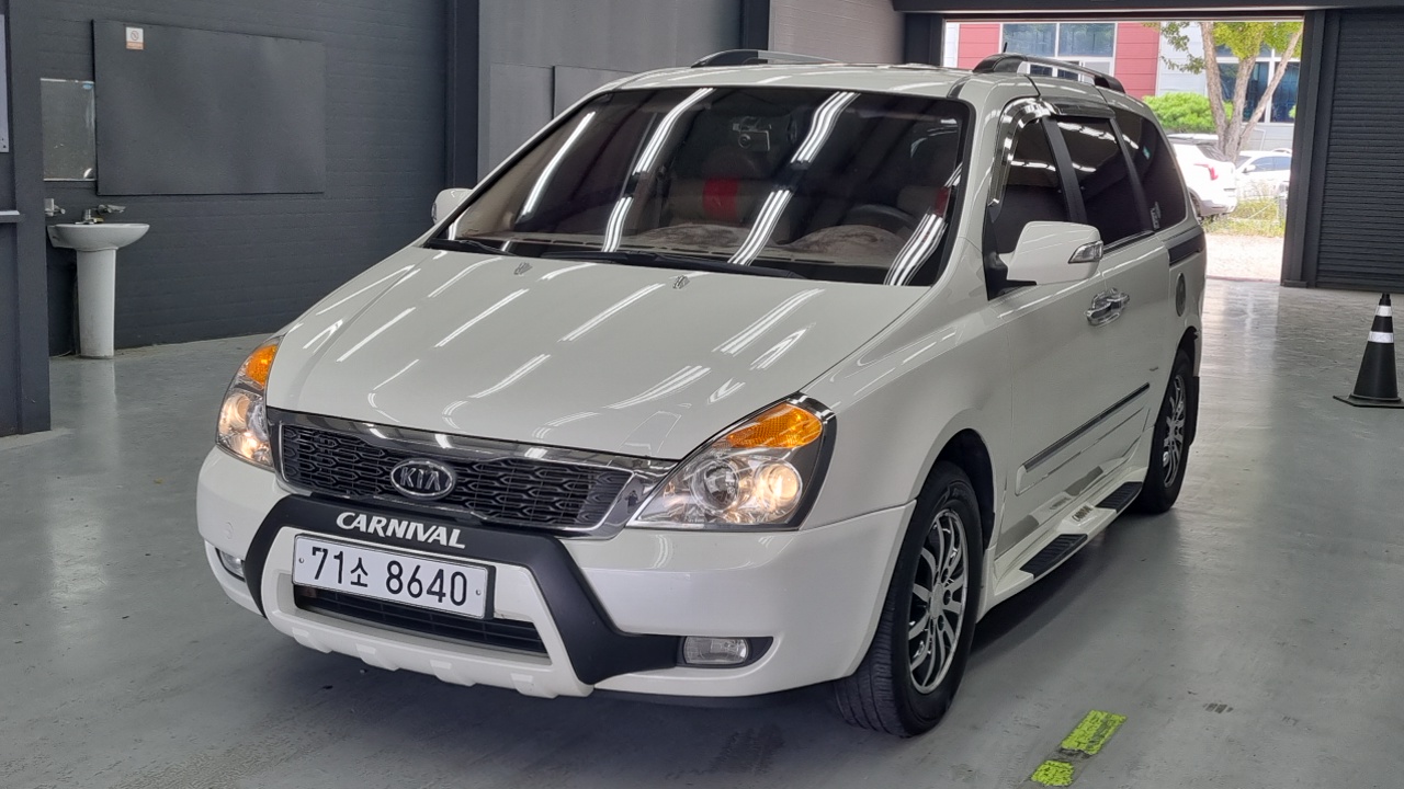 Kia Carnival — экстерьер