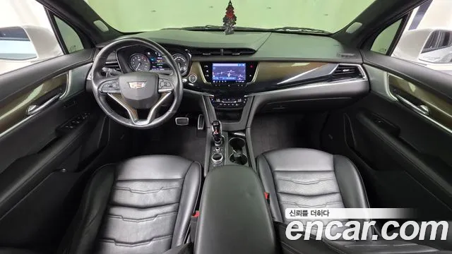 Cadillac XT6 — интерьер