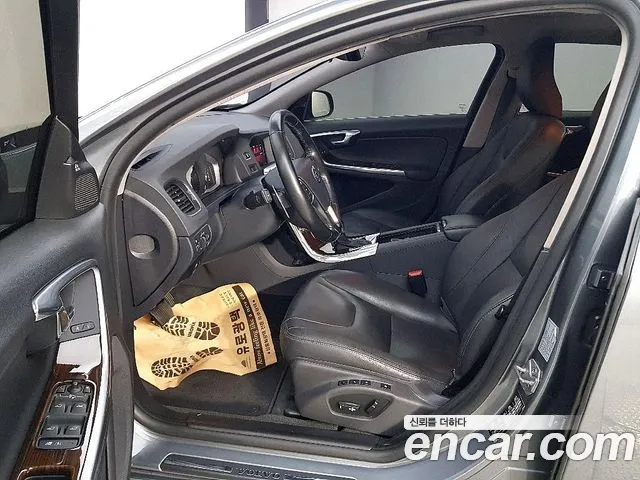 Volvo S60 — интерьер
