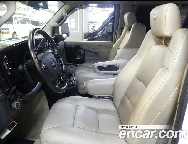 Chevrolet Express Van — интерьер