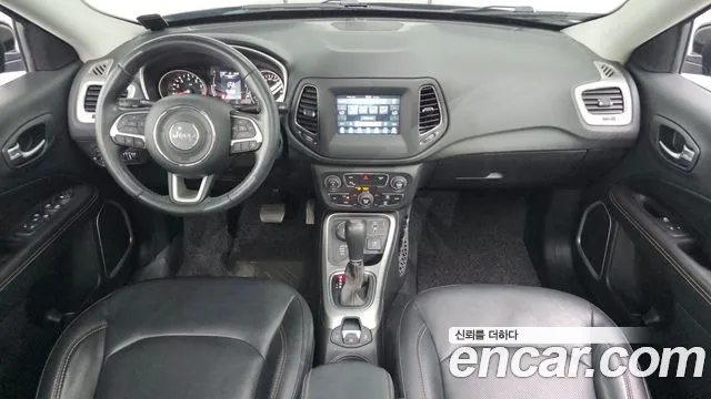Jeep Compass — интерьер