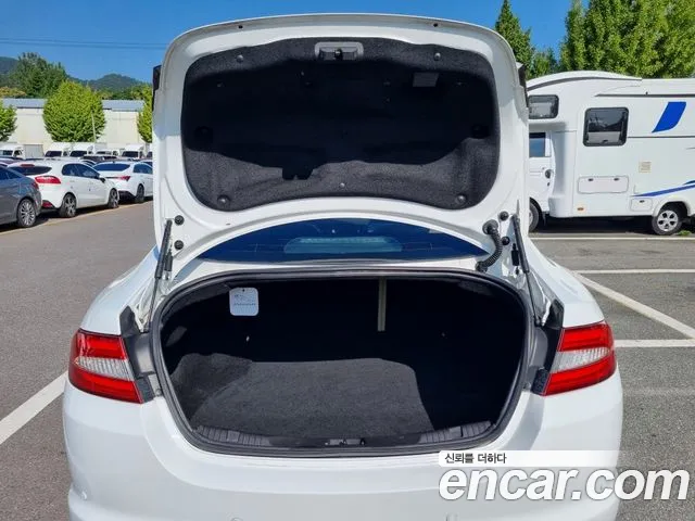 Jaguar XF — интерьер
