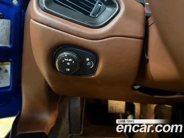 Aston Martin Vanquish — интерьер