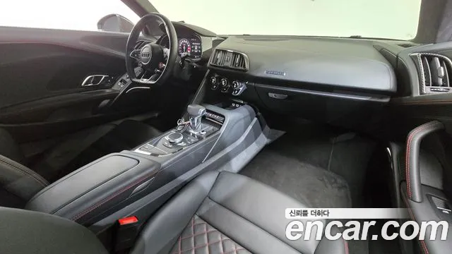 Audi R8 — интерьер