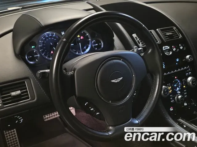 Aston Martin Vantage — интерьер