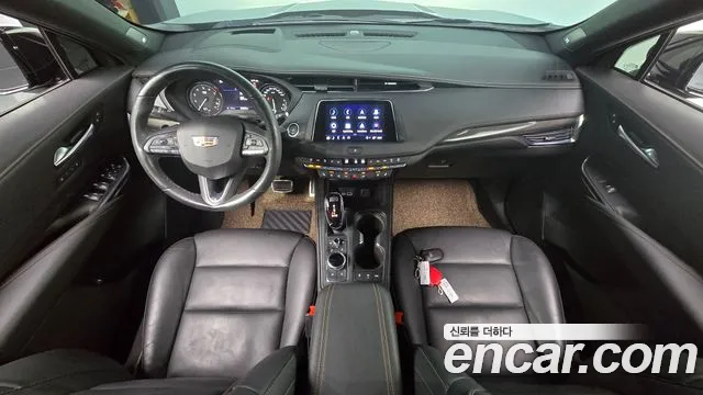 Cadillac XT4 — интерьер
