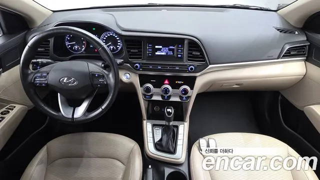 Hyundai Elantra — интерьер