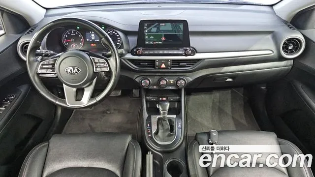 Kia K3 — интерьер