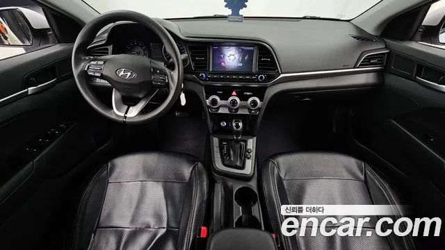 Hyundai Elantra — интерьер