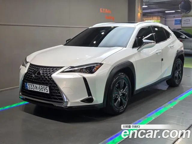 Lexus UX — экстерьер