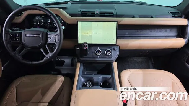 Land Rover Defender — интерьер