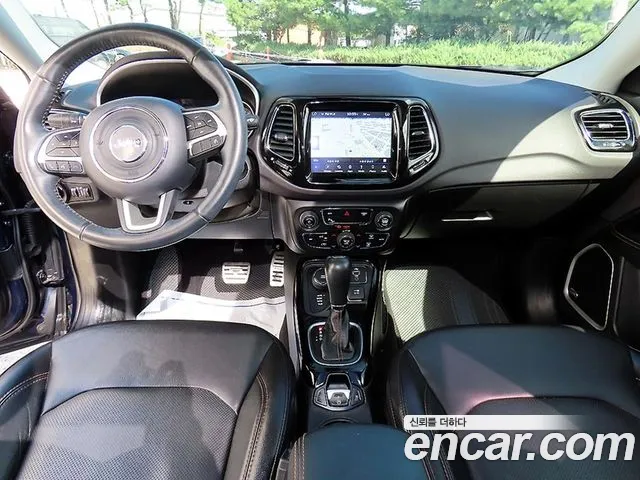 Jeep Compass — интерьер