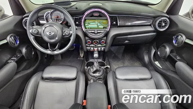 MINI Cooper — интерьер
