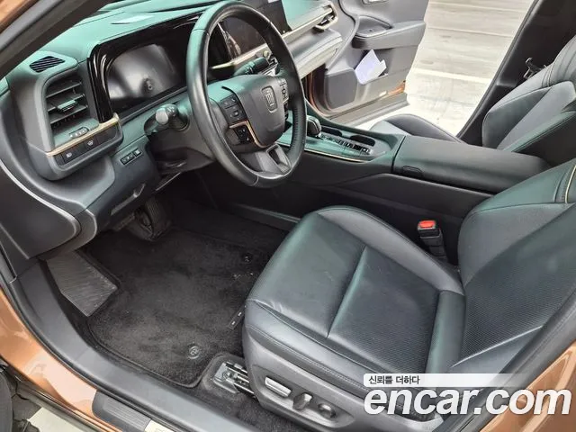 Toyota Crown — интерьер
