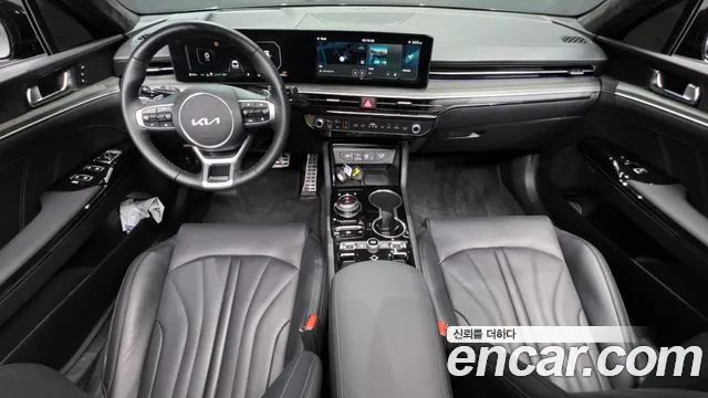 Kia K5 — интерьер