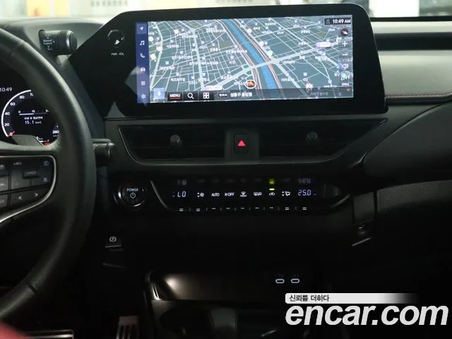 Lexus UX — интерьер