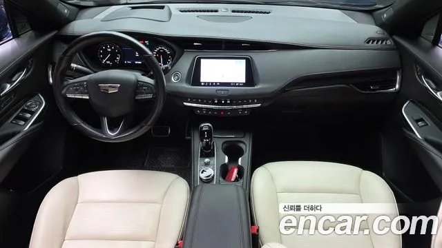 Cadillac XT4 — интерьер