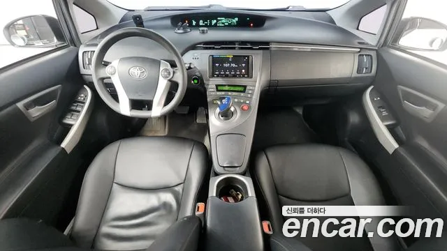 Toyota Prius — интерьер
