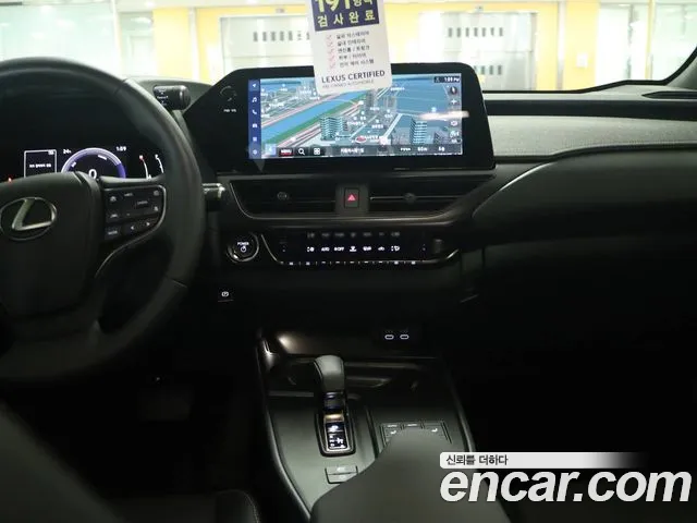 Lexus UX — интерьер