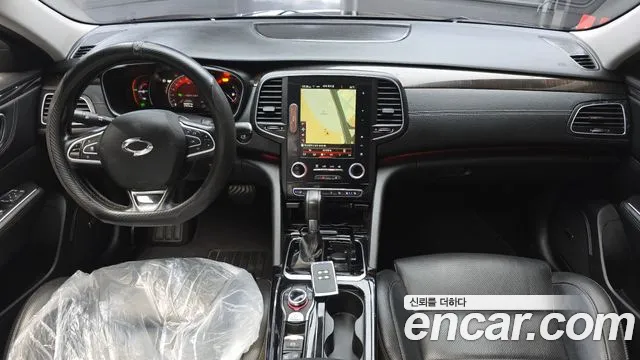 Renault Korea SM6 — интерьер
