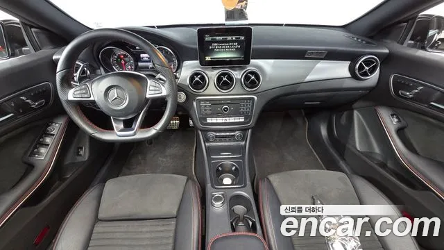 Mercedes-Benz CLA-класс — интерьер