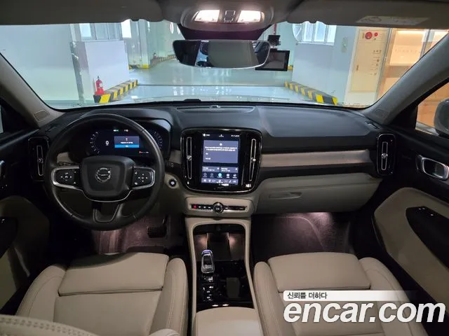 Volvo XC40 — интерьер