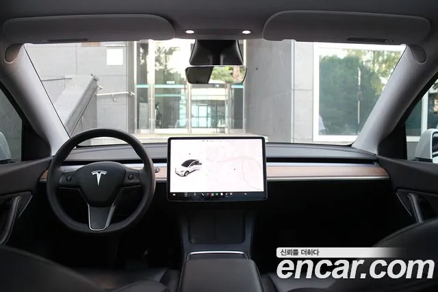 Tesla Model Y — интерьер