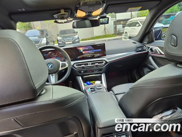 BMW i4 — интерьер