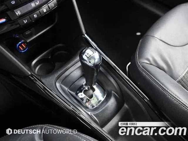 Peugeot 2008 — интерьер