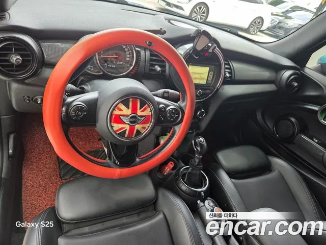 MINI Cooper Convertible — интерьер