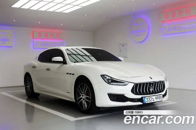 Maserati Ghibli — интерьер