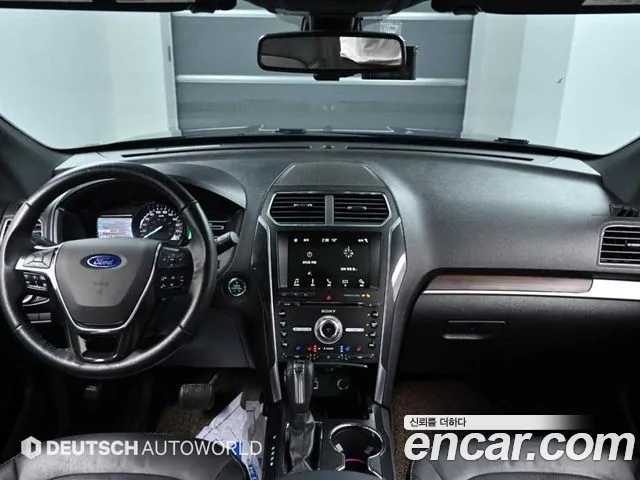 Ford Explorer — интерьер