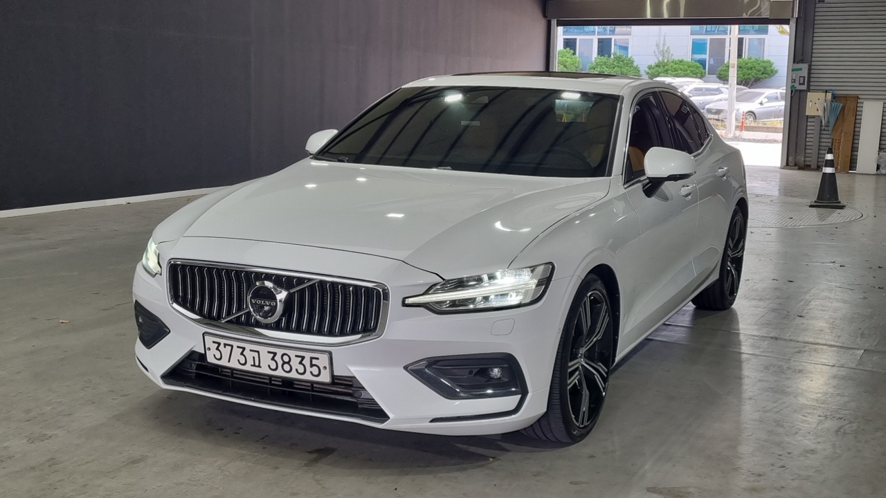 Volvo S60 — экстерьер