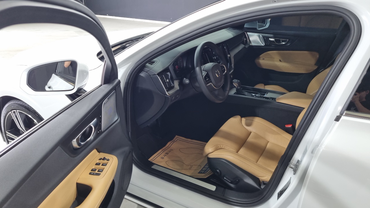 Volvo S60 — интерьер