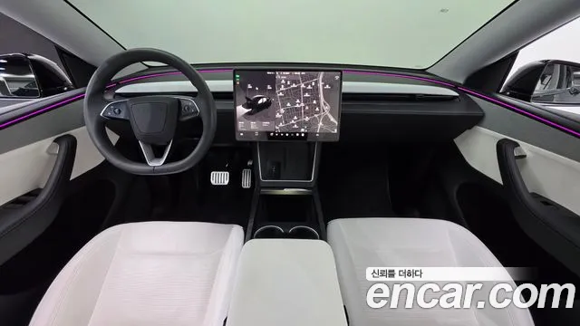 Tesla Model Y — интерьер