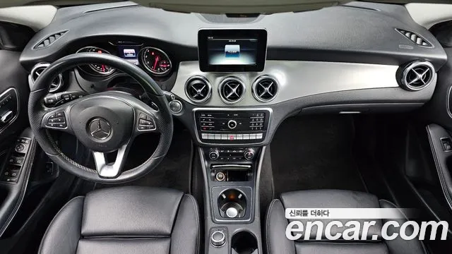 Mercedes-Benz GLA-класс — интерьер