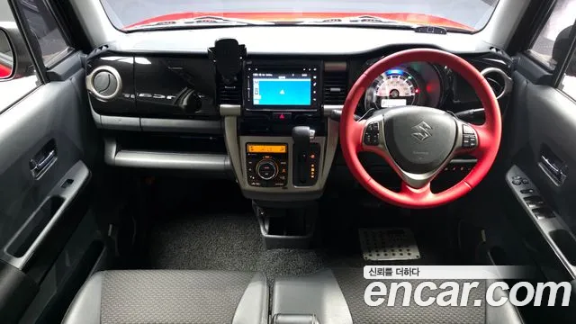 Suzuki Hustler — интерьер