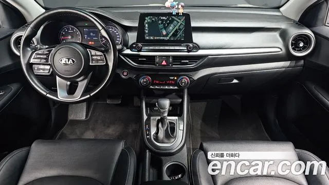 Kia K3 — интерьер
