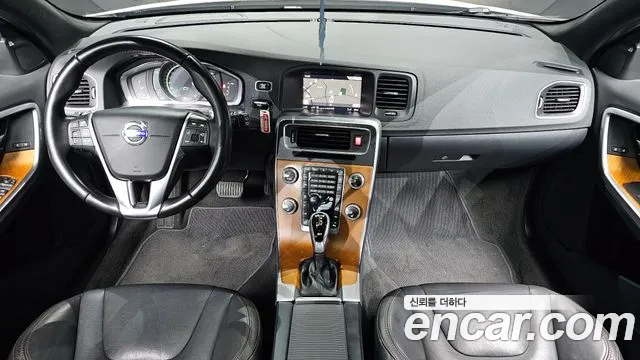 Volvo V60 — интерьер