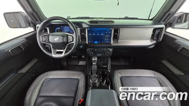 Ford Bronco — интерьер