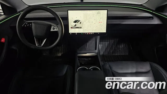 Tesla Model 3 — интерьер