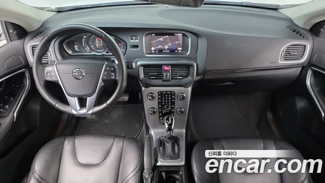 Volvo V40 — интерьер