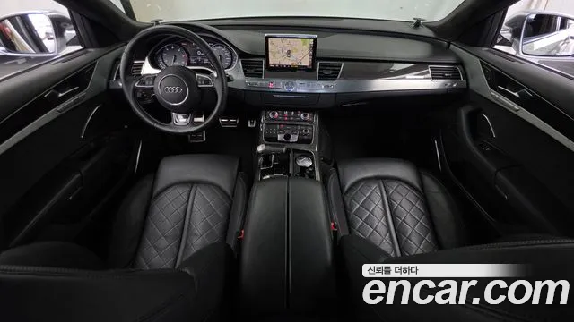 Audi S8 — интерьер