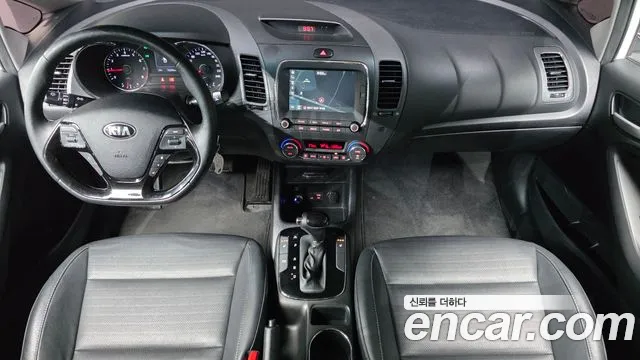 Kia K3 — интерьер